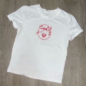 Charming White Kids Tee with Pink Bow Design